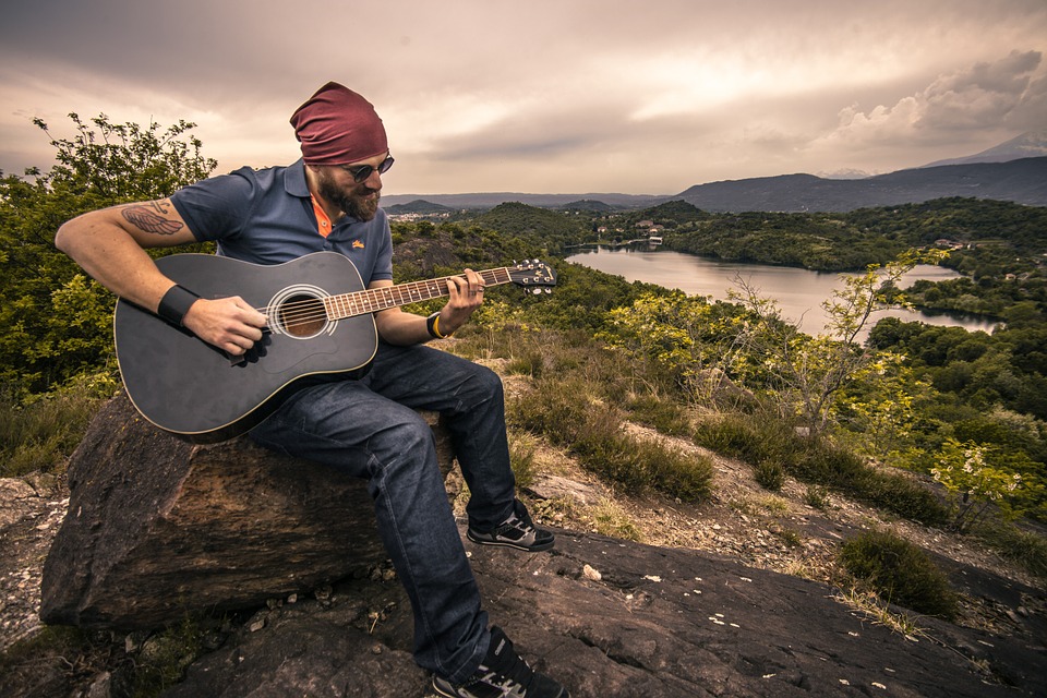 How To Enjoy The Musical Benefits Of The Guitar